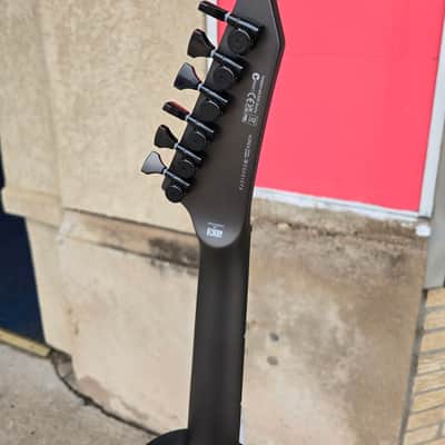 ESP LTD MT-1 Mick Thomson Signature Model w/Case 2025 - Obsidian Metallic image 10