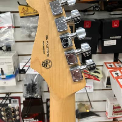 Limited Edition Player Stratocaster - Maple Fingerboard - Lake Placid Blue image 8