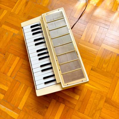 Hohner Organetta 3 - Portable Armonio and Organ from 1950s fully working! Ivory and Gold edition! Made in Germany! image 11