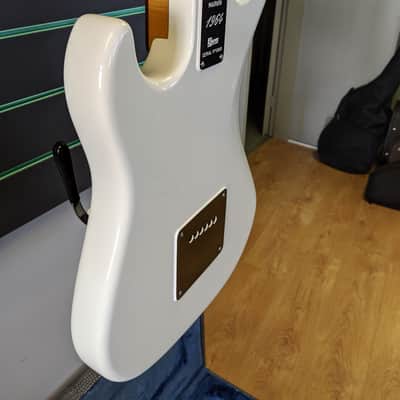 Burns 'The Marvin' 1964 Reissue White Signature Electric Guitar image 13