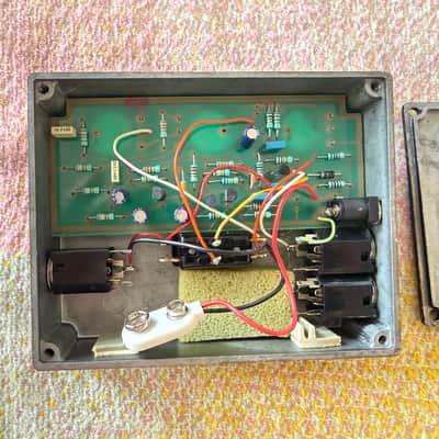 Roger Mayer Voodoo Axe Fuzz Pedal active splitter 90s image 9