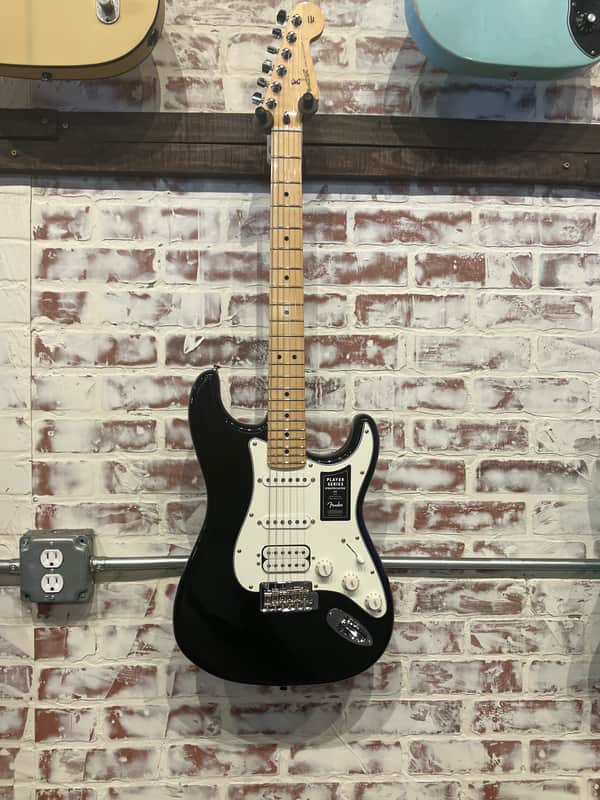 Fender Player Stratocaster with Maple Fretboard 2018 - Present - Black image 1