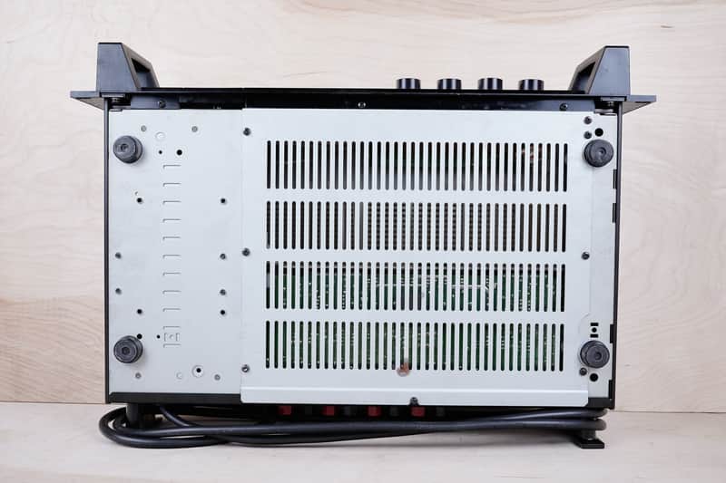 Yamaha P2040 150W Rackmount Power Amplifier Black 100V Made in