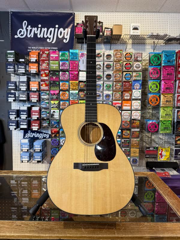 Martin Standard Series 000-18 Present - Natural image 1