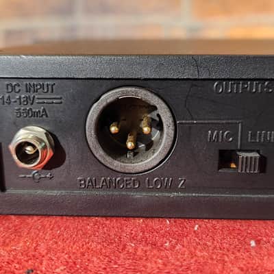 Shure Lot of Wireless Receivers & Antenna ULXS4 & 2 Each Of UC4-UA w/ Mini XLR Adapters & 6 Antenna image 9