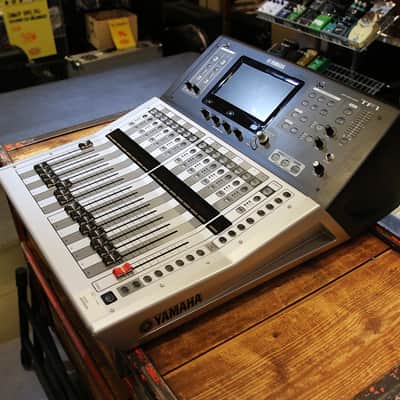 Yamaha TF1 40 Input Digital Mixing Console 2015 - Present - Grey / Black image 2
