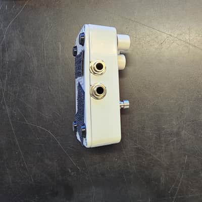 Electro-Harmonix Nano POG Polyphonic Octave Generator 2015 - Present - Red / White image 3
