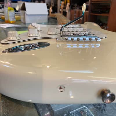 Fender Jimi Hendrix Artist Series Tribute Stratocaster 1997 - 2000 - Olympic White image 8