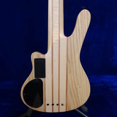 Mahalo Solid Electric Bass Ukulele, Bag - Natural Bild 3