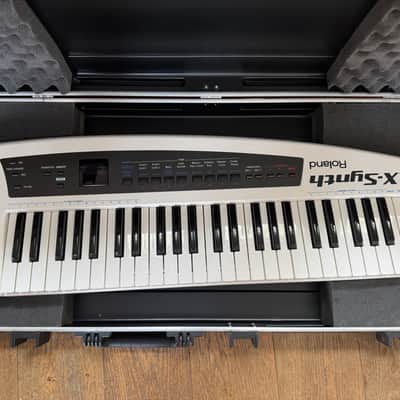 Roland AX-Synth 49-Key Shoulder Synthesizer 2009 - 2012 - White image 3