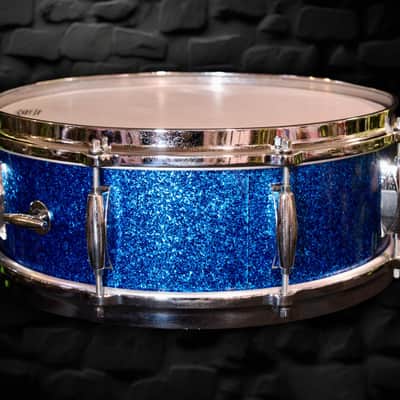 Gretsch Renown 5.5x14 Snare (1962) Blue Sparkle image 3