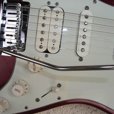 Fender Deluxe Stratocaster HSS 2000 - Candy Apple Red image 7