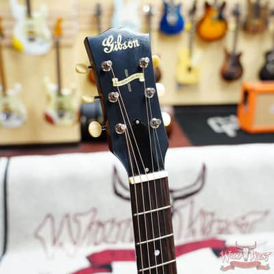 Gibson Custom Shop 1942 Banner J-45 Vintage Sunburst 4.00 LBS image 6