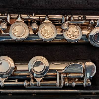 Armstrong 104 Student Model Closed-Hole Flute with C Foot, Offset G - Silver-Plated image 2