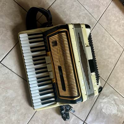 1950s - 60s Hohner Arietta 11M image 2