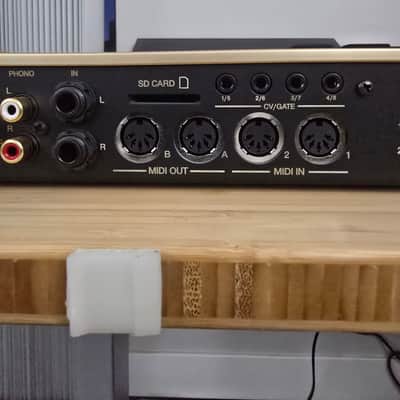 Akai MPC Live II (includes deck saver & installed screen protector) Standalone Sampler / Sequencer Gold Edition 2022 - Present - Gold image 10