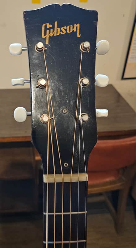 Gibson LG-2 1947 - Sunburst top, natural back & sides - Very Good