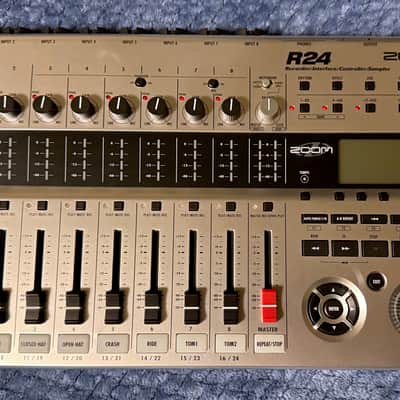 ZOOM R24 レコーダー・インターフェース R24 Recorder : Interface : Controller : Sampler | ZOOM