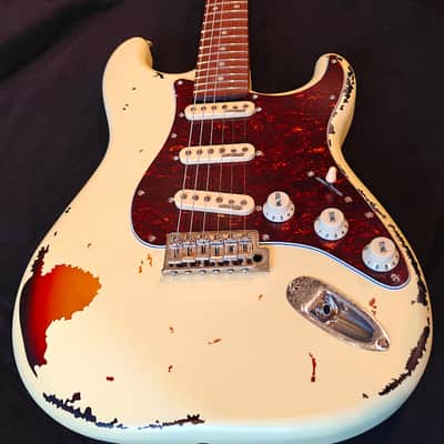 Vintage V6MR Icon - Aged Vintage White Over Sunburst image 5