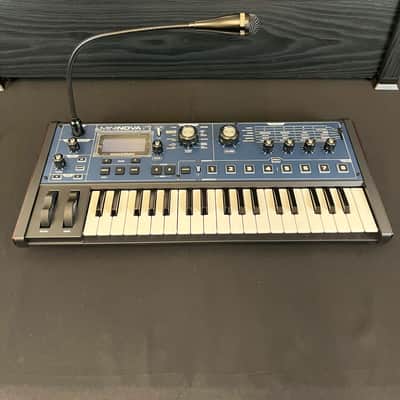 Novation MiniNova 37-Key 18-Voice Synthesizer -