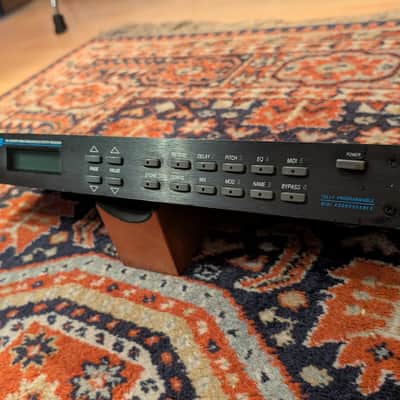 Alesis QuadraVerb 20k Bandwidth Simultaneous Digital Effects Processor 1990s - Black image 2