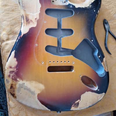 Fender Eric Johnson Stratocaster with Maple Fretboard 2005 - Present - 2-Color Sunburst image 4