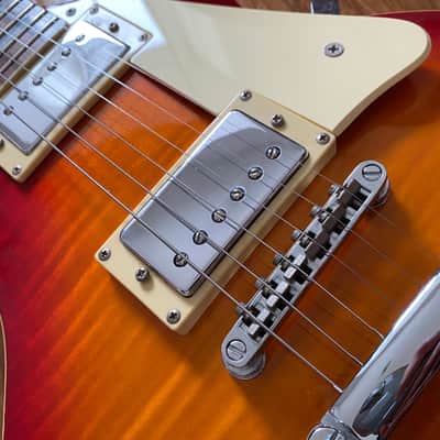 K-ON! Rare Yui Hirasawa Single Cutaway Heritage Cherry Sunburst. Super Rare Anime! image 6