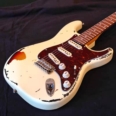 Vintage V6MR Icon - Aged Vintage White Over Sunburst image 2