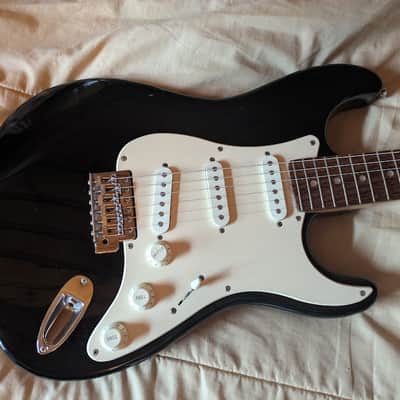 Squier Stratocaster NC4 1994 - Black - full thickness body image 4