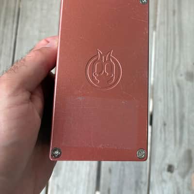 Walrus Audio Monument Harmonic Tap Tremolo V2 2018 - Present - Coral / Black electric guitar pedal image 7