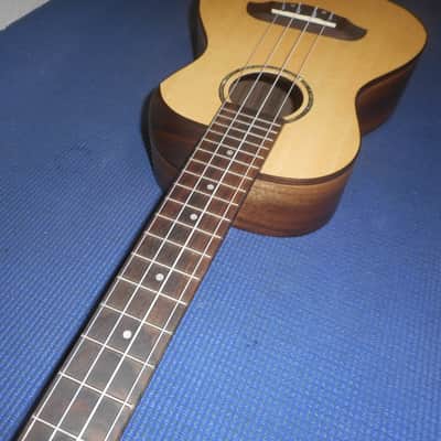 Oscar Schmidt Comfort Series OU500 Spruce Top Concert Ukulele image 3