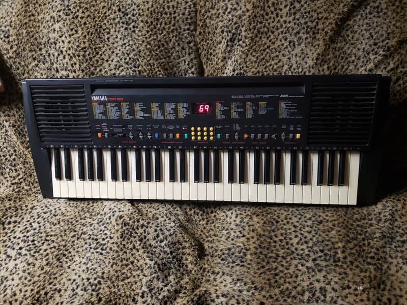 Vintage Yamaha PSR-83 Electric Keyboard w/Velocity Sensitive Keys and MIDI 1990's black Bild 1