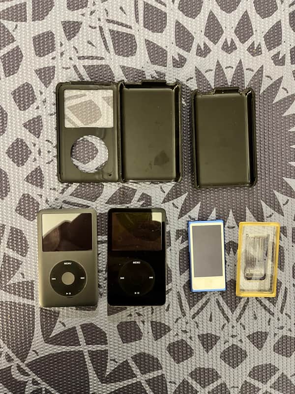 Apple iPod classic 160 Gb 7th Gen, iPod classic 80 Gb, 5th Gen, iPod nano 7th gen 2000-2016 - Varied image 1