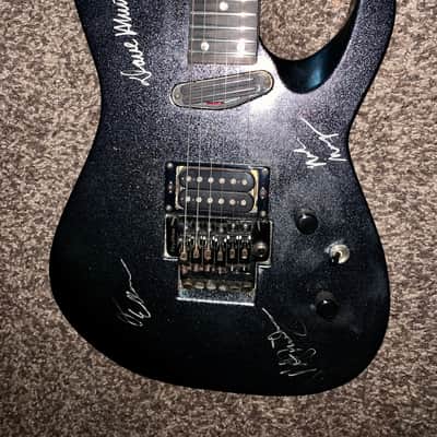 Kramer Proaxe standard electric guitar signed by Dave mustaine and megadeth hard shell case 1990's image 2