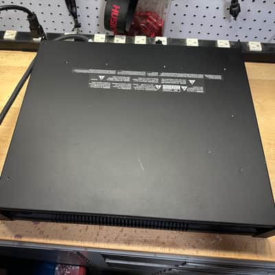 QSC PL380 power Amplifier image 2