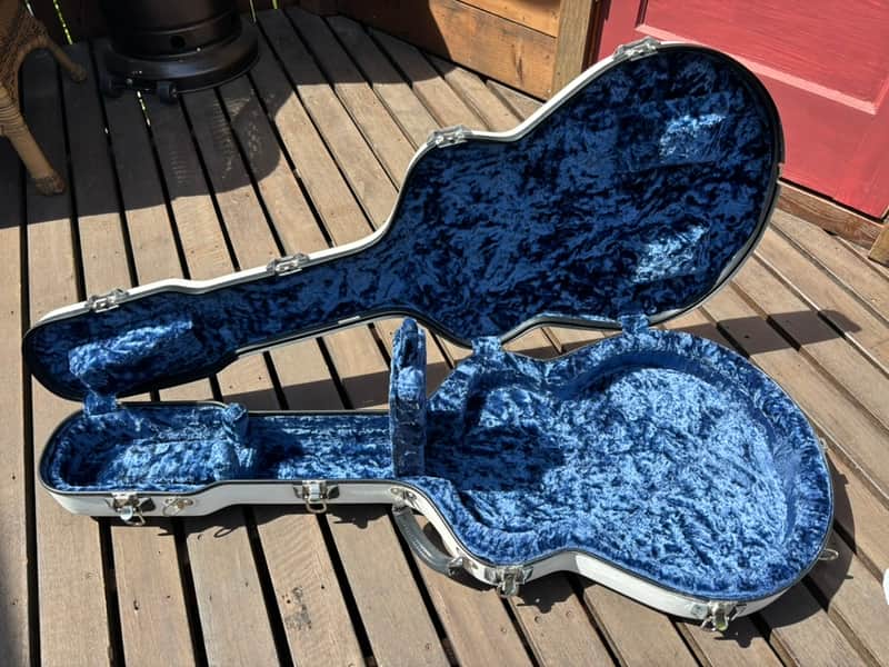 Calton Deluxe Hard Case for Gibson ES-335/Semi-Hollowbody  guitar > White w/ Blue interior image 1