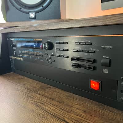 Roland JV-1080 64-Voice Synthesizer Module 1994 - 2001 - Black image 3