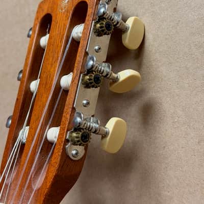 Yamaha GL1 Guitalele 6-String Guitar/Ukulele Hybrid - Natural/Spruce Top image 4