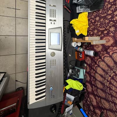 Immagine Korg Trinity V3 Pro 76-Key 32-Voice Polyphonic Workstation 1998 - Silver - 6