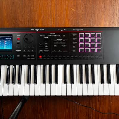 Roland FANTOM-07 76-Key Workstation Keyboard w/ gig bag image 3