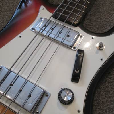 Commodore bass seventies sunburst image 3