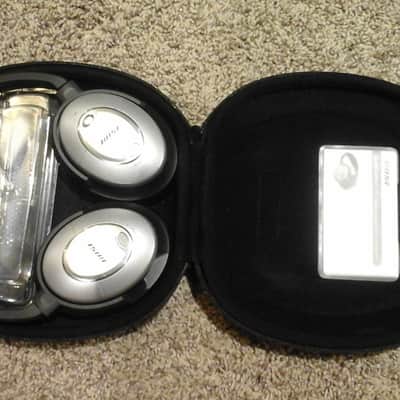 Bose QC15 Noise Canceling Headphones image 3