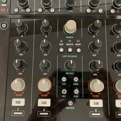 Native Instruments Traktor Kontrol S4 MK2 WITH CARRYING CASE image 7