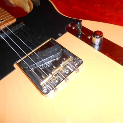 Fender Vintera Nocaster Telecaster 50's Butterscotch with upgrades and G&G tweed case image 3