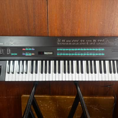 Yamaha DX7 vintage digital synth w/ case New internal battery & refurbished