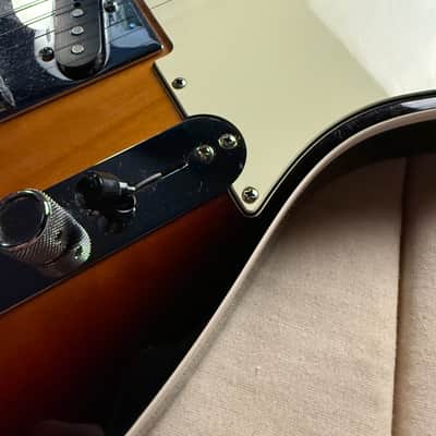 Fender American Deluxe Telecaster with Maple Fretboard 2004 - 2010 - 3-Color Sunburst image 5