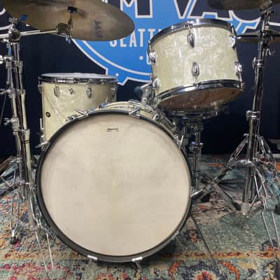 Slingerland – 1960s Vintage Radio King 4-Piece Set 22", 16", 13", with Matching 5x14" Artist Model Snare Drum  – White Marine Pearl image 2