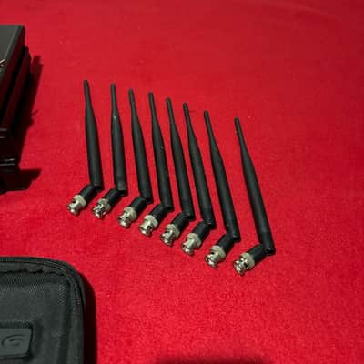 Line 6 XD-V75 Digital wireless Bodypack systems (4) w/ Receivers & Antennas image 4