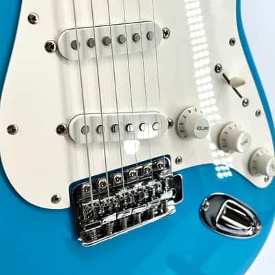 Fender "Squier Series" Standard Stratocaster with Maple Fretboard 1993 - Pacific Blue image 6