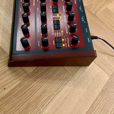 Access Virus B Desktop Digital Synthesizer 1999 - 2002 - Black / Red image 4